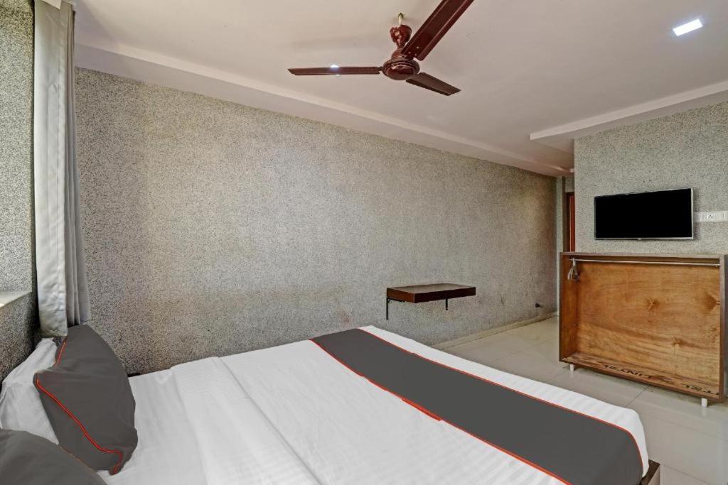 Hotel Mayura, Ankleshwar エクステリア 写真